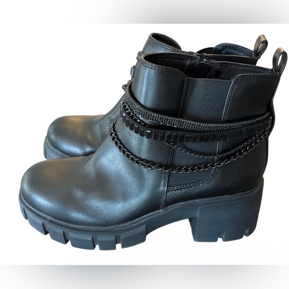 NWOT Torrid Black Ankle Boots with Chain Accents Zipper Side Slip On Sz11 Wide - Picture 1 of 9